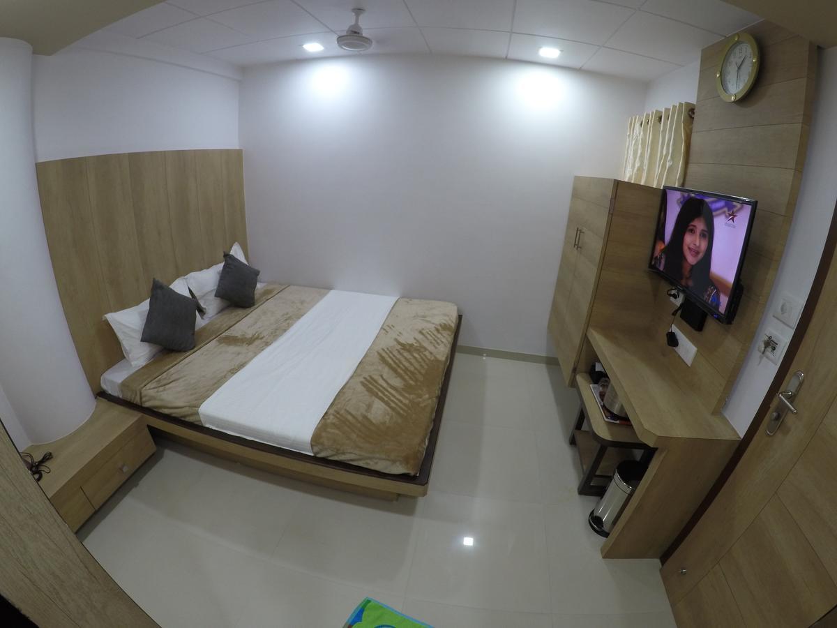 Hotel Ideal Vadodara Exterior foto